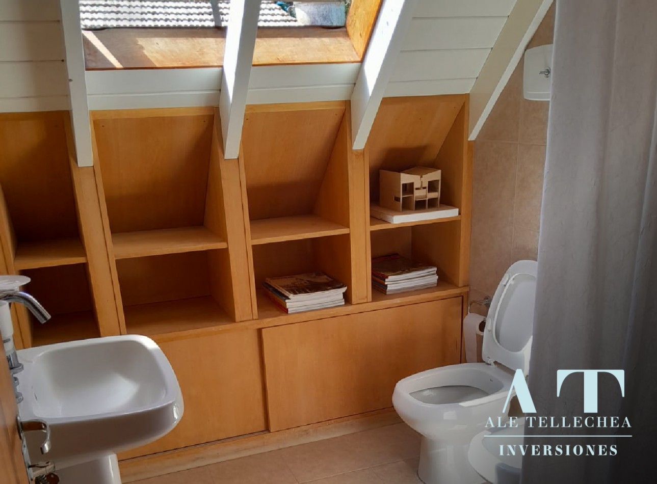 Casa en venta de 2 plantas con patio, parrilla y cochera - Apta credito y escrituracion inmediata