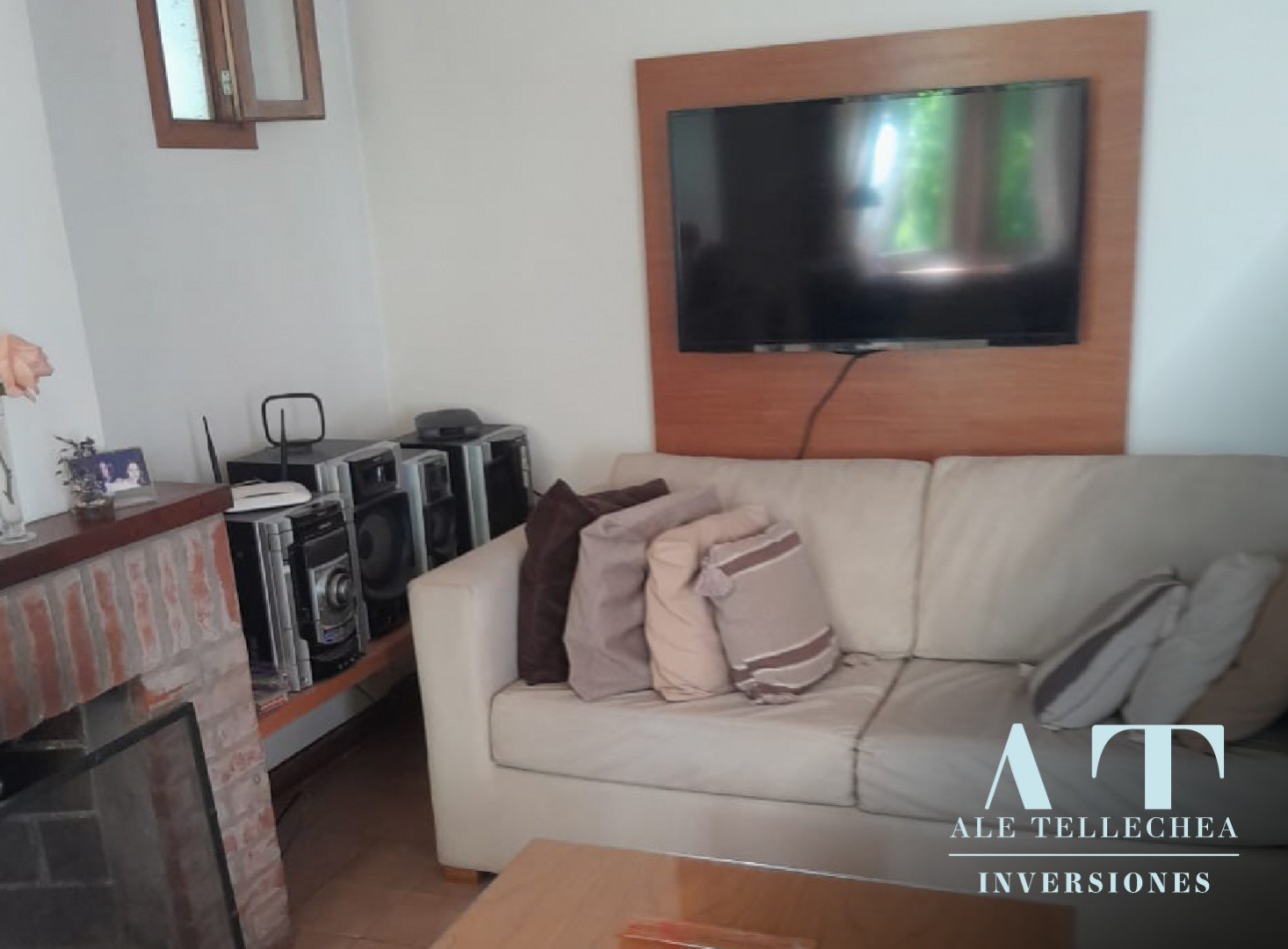 Casa en venta de 2 plantas con patio, parrilla y cochera - Apta credito y escrituracion inmediata